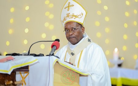 ​« Dieux du stade, démons de la rue : Quand la prière sert d'anesthésie à une population affamée »