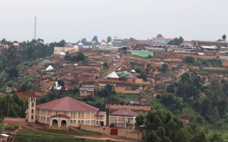 Kayanza : 44 maisons des citoyens   jugées dangereuses marquées pour démolition dans un délai d’une semaine