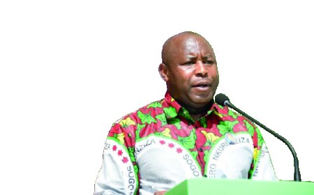 Le président Ndayishimiye met en garde contre la vente  des terres aux étrangers